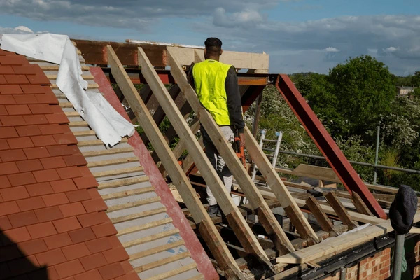 Réparation fuite toiture Montholon